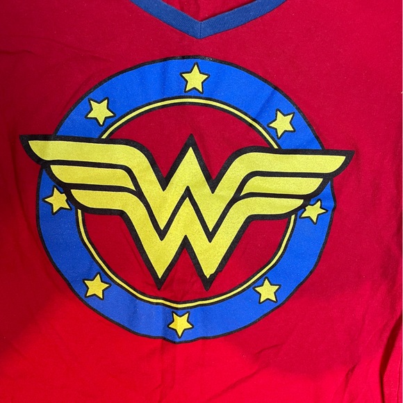 Wonder Woman T-Shirt - Picture 2 of 7